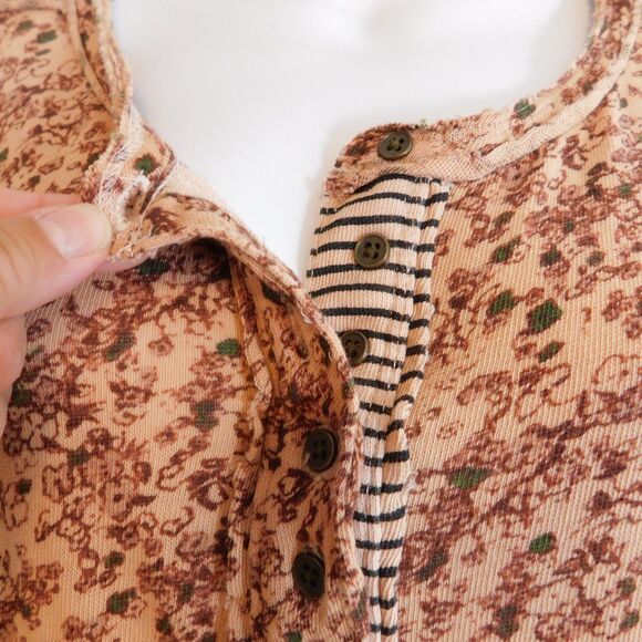 We The Free Thermal Henley Button Floral Boho Thermal Top Medium Buttons Tan NWT - Picture 2 of 16